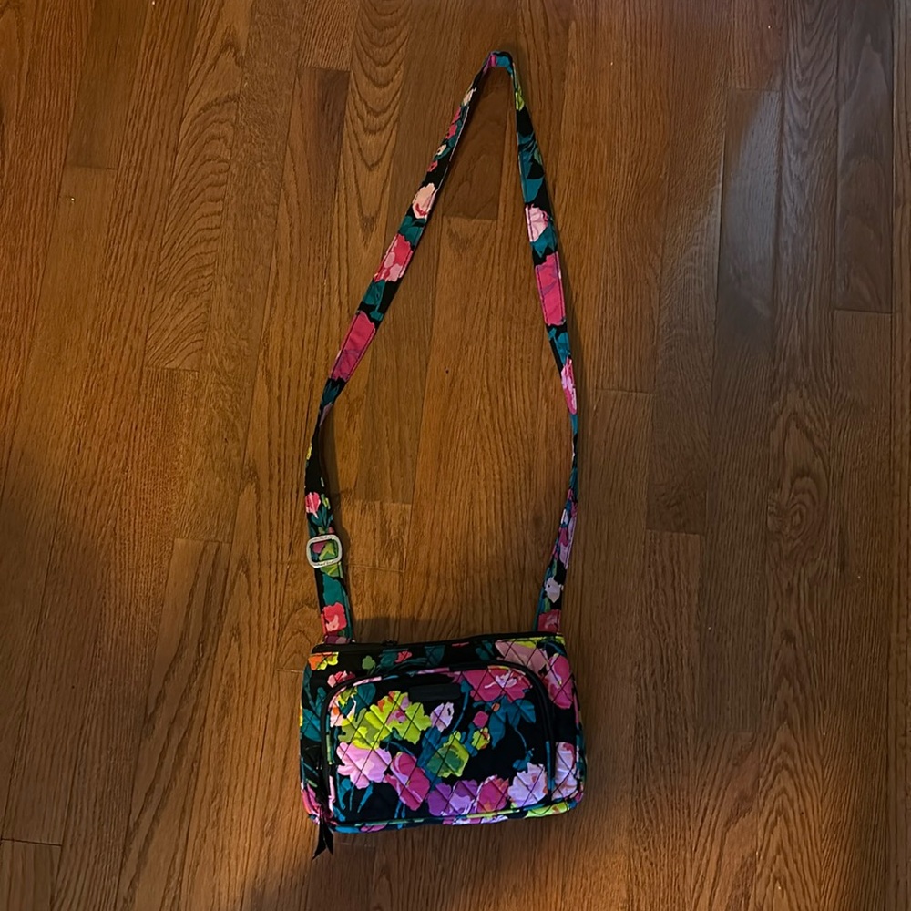 Floral Vera Bradley crossbody bag. Gently used